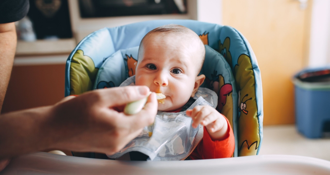 Bébé passe à table : des ateliers pour guider les parents